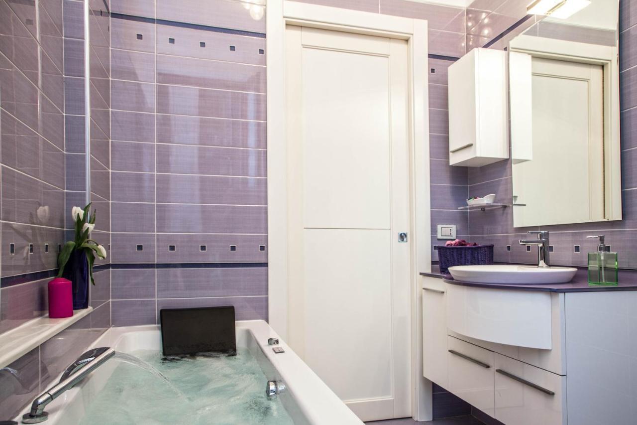 Ferdinando Arthouse Oversized Modern Apartment - By Gocce Team Napoli Esterno foto